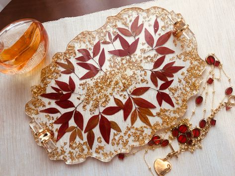 Fall leaves resin tray Resin Tray, Screen Wallpaper, Fall Leaves, Resin Crafts, Resin Art, Autumn Leaves, Tray, Screen, Art