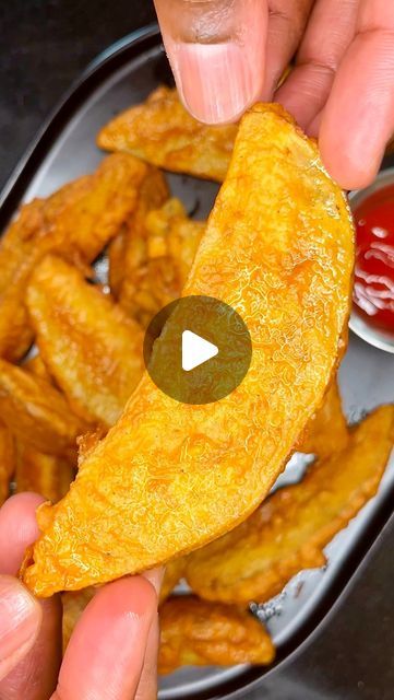 Crispy Potatoes Wedges, Crispy Potato Wedges Fried, Oven Fried Potatoes Crispy, How To Make Potato Wedges, Potatoes Wedges Recipe, Deep Fried Potato Wedges, Fried Potato Wedges Recipe, Potato Wedges In Air Fryer, Crispy Wedges