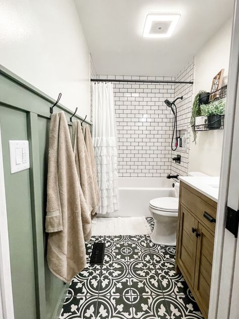 Redoing Small Bathroom Ideas, Black Farmhouse Bathroom Ideas, Black Half Wall Bathroom, Small Bathroom Industrial Style, Bathroom Color Themes, Easy Bathroom Renovation, Bathroom With Black And White Tile, Teen Bathroom Ideas Shared Boy And Girl, Grey Bathroom Ideas With Pop Of Color