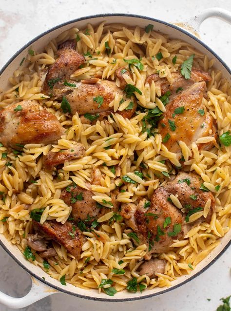 One Pan Orzo, Orzo Dinner, Chicken And Pasta, Orzo Recipes, Chicken Orzo, Cold Pasta Salad, Garlic Butter Chicken, Idee Pasto Sano, One Pan