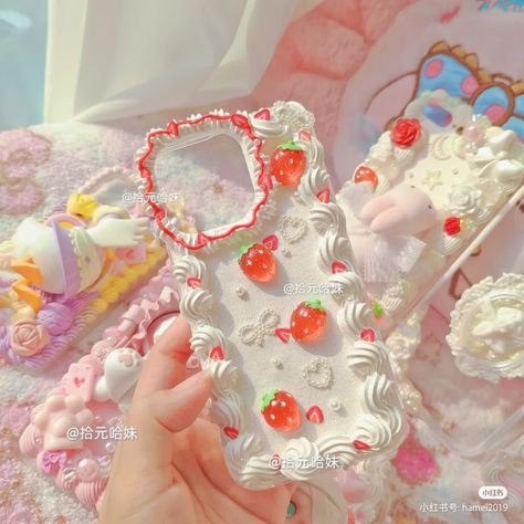 Piped Phone Case, Cream Glue Phone Case Diy, Deco Phone Cases Whipped Cream, Decoden Phone Case Aesthetic, Decoden Phone Case Simple, Deco Phone Cases, Decoden Toploader, Custom Phone Cases Diy, Resin Phone Case