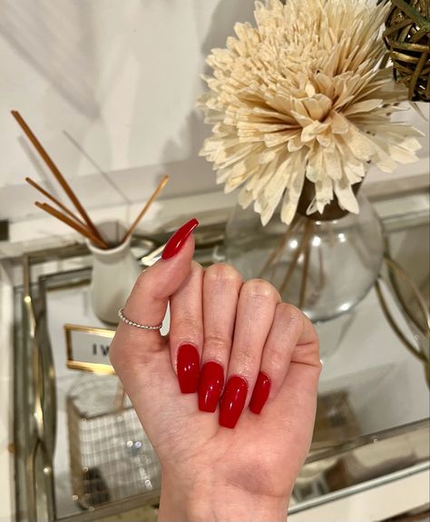 Apple Red Nails Acrylic, Acrylics Minimalist, Big Apple Red Nails, Candy Apple Red Nails, Red Acrylic Nails Coffin, Apple Red Nails, Red Acrylics, Red Gel Nails, Red Acrylic Nails