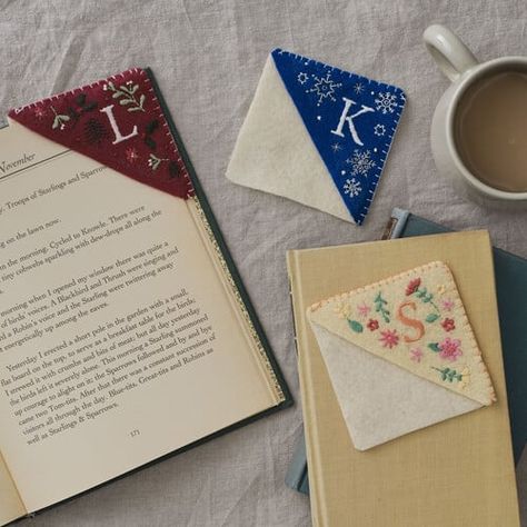 Embroidered Bookmarks, Origami Christmas Tree, Water Soluble Fabric, Charm Bookmark, Fabric Envelope, Felt Bookmark, Christmas Bookmarks, Thread Up, Shape Templates