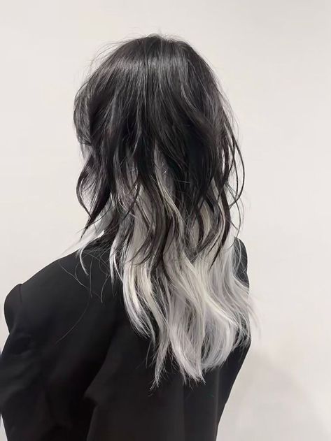 Underdye Hair, Punk Hairstyles, Hair Color Underneath, Peekaboo Hair, Dyed Hair Inspiration, Hairstyles Women, Pretty Hair Color, Women's Hairstyles, Hair Stylies