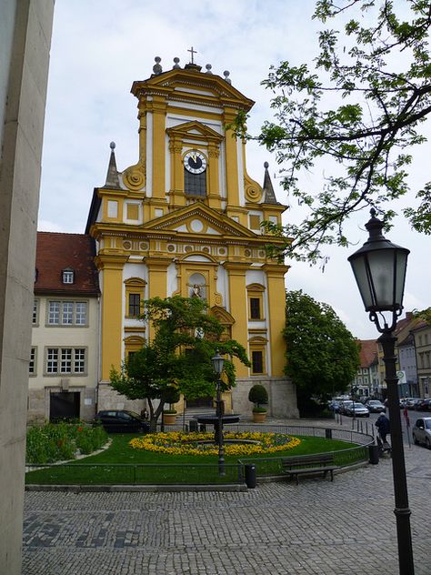 ღღ Kitzingen, Bayern, Deutschland. Evangelisch-lutherische Stadtkirche (chiesa della città, iglesia de la ciudad, église de la cité, city church, Luteranesimo, Luteranismo, Luthéranisme, Lutheranism, via Flickr. Kitzingen Germany, Medieval Noble, Protestant Church, St Boniface, St John's Church, Early Medieval, German Girl, Church Building, Western Europe