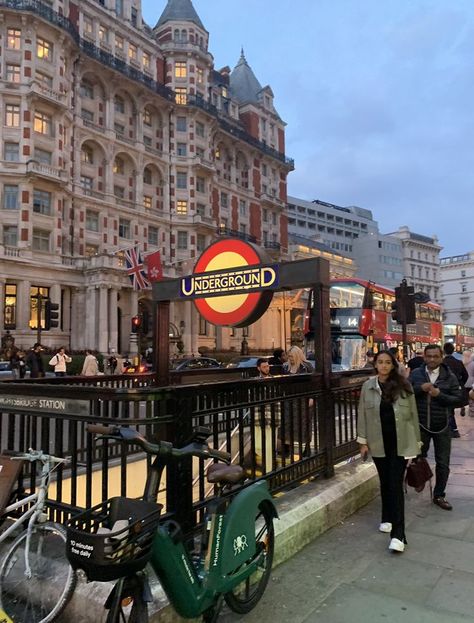 Downtown London Aesthetic, 90s London Aesthetic, London Grunge Aesthetic, London Aesthetic Grunge, London Aesthetic Vintage, Julie Core, London Grunge, London Downtown, British Core