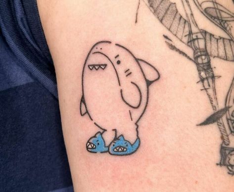 Symbole Tattoo, Hai Tattoo, Funny Tattoo, Cute Simple Tattoos, Be Serious, Cute Little Tattoos, Shark Tattoos, Cute Tiny Tattoos, Small Hand Tattoos