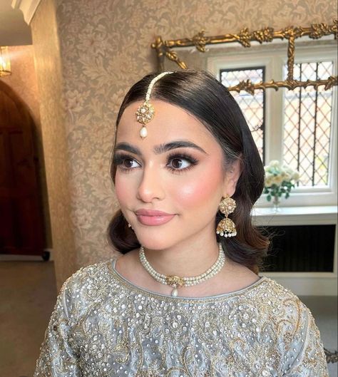 Shaadi Makeup, Desi Bridal Makeup, Pakistani Makeup Looks, Pakistani Bridesmaids, Mehndi Makeup, Pakistani Makeup, Good Makeup, Makeup Skills, Indian Wedding Makeup