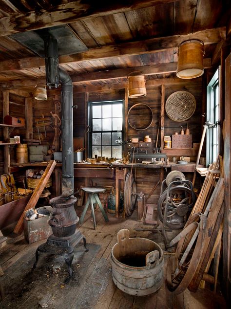 Toy Workshop, Sturbridge Village, Log Cabin Living, Cabin Interiors, Cabin Living, Log Cabin Homes, Tiny House Cabin, Small Cabin, Cabins And Cottages