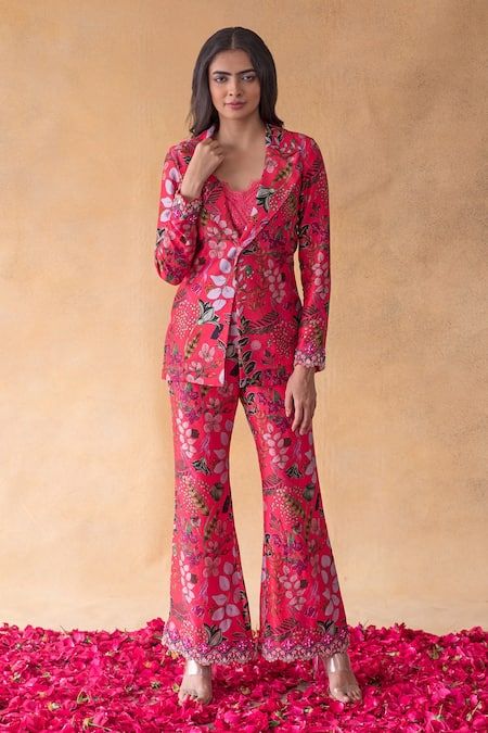 Buy Pink Dupion Silk Print Floral Sweetheart Neck Blazer And Pant Set For Women by Shachi Sood Online at Aza Fashions. Pant Blazer Women, Traditional Blazer Outfits For Women, Coat Pant For Women Party Wear, Blazer Outfits For Women Wedding, Traditional Blazers For Women, Coat Set For Women Indian, Indian Blazer Outfit Women, Blazer Outfits For Women Indian, Printed Blazers For Women