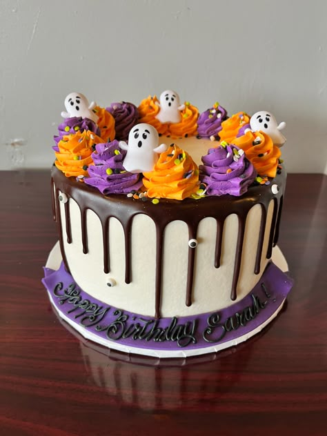 Cake Inspo Halloween, Purple And Orange Cake Ideas, Fall Drip Cake, Two Tier Halloween Cakes, Small Halloween Cakes Ideas, Halloween Themed Cakes Easy, Halloween Bundt Cake Ideas, Halloween Cake Simple, Halloween Drip Cake