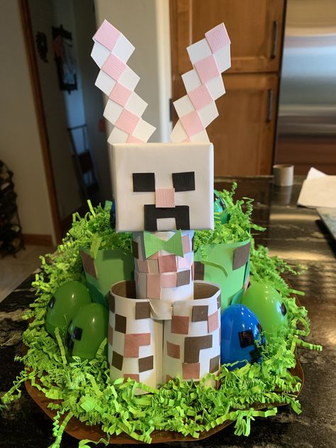 Minecraft Easter, Boys Easter Hat, Easter Bonnets For Boys, Easter Bonnet Hat, Easter Bonnet Competition, Easter Photo Frames, Easter Crafts Diy Kids, Lego Easter, Easter Hat Parade