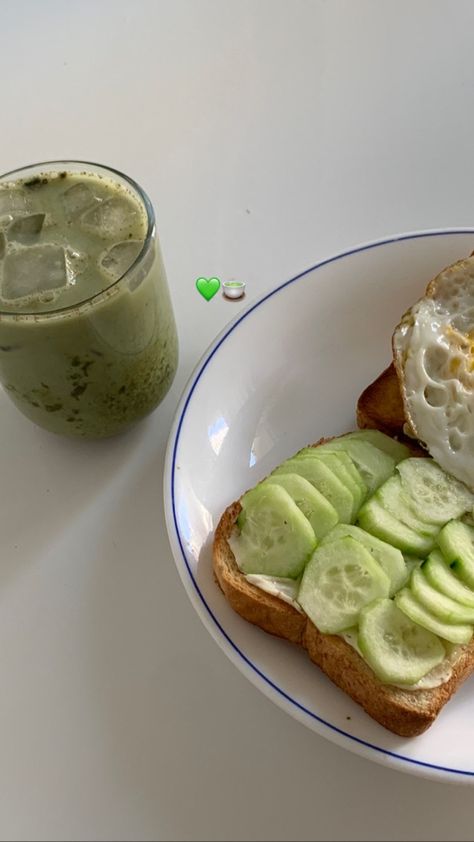 #aesthetic #matcha #recipe #breakfastideas #summerrecipes Light Breakfast Aesthetic, Matcha Breakfast, Aesthetic Matcha, Matcha Aesthetic, Breakfast Aesthetic, Healthy Lunch Snacks, Light Breakfast, Food Motivation, Summer Breakfast