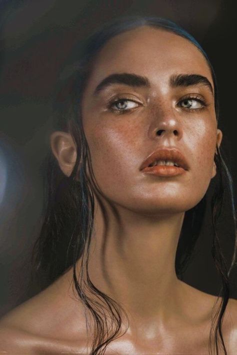 Copy these summer makeup looks for a flawless look! #summermakeup #summermakeuplooks #glowysummerlook 얼굴 드로잉, Summer Makeup Looks, 얼굴 그리기, Female Reference, Photographie Portrait Inspiration, Face Reference, Face Photography, Model Face, Poses References