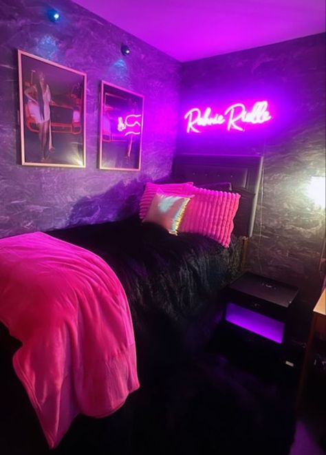 Black And Purple Dorm Room Ideas, Black And Hot Pink Room Ideas, Pink And Black Dorm Room Aesthetic, Black And Pink Dorm Room Ideas, Black And Pink Dorm Room, Dorm Room Ideas Black Girls College, Collage Dorm Aesthetic, Pink And Black Dorm Room Ideas, Hbcu Dorm Room Ideas