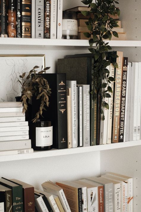 Book Collection Aesthetic, Polly Florence, Dark Academia Room Ideas, Jeannette Walls, Glass Castle, Bookshelf Inspiration, Library Aesthetic, Photo Albums, Like A Boss