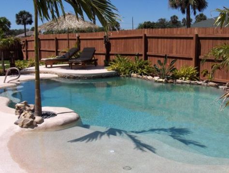 Beach entry pool Salt Water Pool Maintenance, Ideas De Piscina, Kleiner Pool Design, Arizona Backyard, Beach Entry Pool, Swimming Pool Landscaping, Backyard Beach, Small Pool Design, Tropical Pool