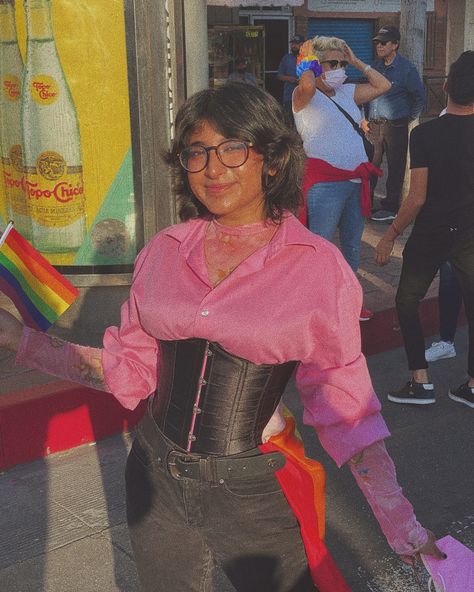 Pride outfit black corset pink shirt rainbow flags desi / latina nonbinary person Pride Prom Outfits, Nonbinary Pride Outfit, Ivy Core, Pride Fits, Lgbtq Outfit, Enby Fashion, Parade Outfit, Gender Euphoria, Pride Parade Outfit