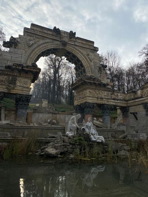 The Garden Of Time Aesthetic, Old Garden Aesthetic, Louisiana Gothic, Gothic Fountain, Dark Academia Garden, Fountain Aesthetic, Palace Photography, Oc Au, Gothic Flowers