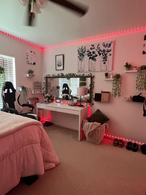 Girlie Apartment, Street Room, Baddie Apartment Ideas, Baddie Apartment, Pinterest Room, Luxury Room Bedroom, Chill Room, Dream Apartment Decor, Room Redesign