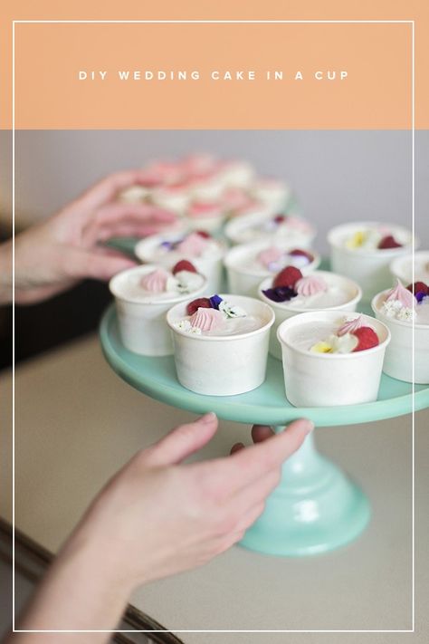 DIY Mini Wedding Cakes to go in Paper Cups - photo by We are the Castros - http://ruffledblog.comdiy-mini-wedding-cakes-to-go-in-paper-cups Bday Dessert Ideas, Diy Wedding Hacks, Diy Centerpieces Wedding, Wall Hangings Diy, Fall Apple Cider, Diy Wall Hangings, Diy Backdrops, Feminine Home Decor, Summer Wedding Favors