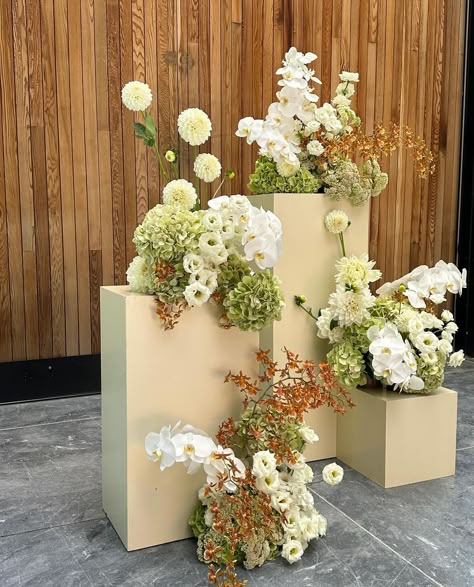 Contemporary Wedding Flowers, Flower Installation, Wedding Moodboard, 2025 Wedding, Theme Color, Ceremony Flowers, March 5, Flower Display, Wedding Styling