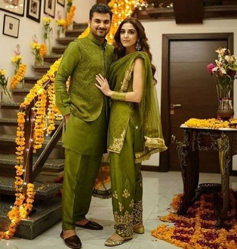 Maya Ali Stunning Pictures at her Brother’s Mayun Ceremony Brother Haldi Dress, Mehndi Outfit Couple, Bride Brother Outfit, Mehndi Ceremony Outfit, Jaggo Outfit Punjabi Suit, Mehndi Outfit Ideas, Mehndi Outfit Bridal, Mehndi Outfit, Pakistani Party Wear Dresses