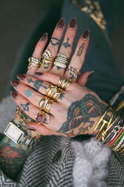 Marrow x Sammi Jefcoate. See her top picks at marrowfine.com How To Wear Lots Of Rings, Sammi Jefcoate Rings, Sammi Jefcoate Jewelry, Sammi Jefcoate Outfits, Sammi Jefcoate Nails, Stacked Rings Aesthetic, Ring Stacking Ideas, Sammi Jefcoate, Victorian Gold Ring