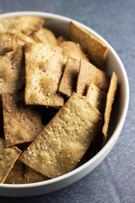 Wheat Crackers Recipe, Olive Oil Crackers, Salt Crackers, Whole Wheat Crackers, Plant Based Cheese, Wheat Crackers, Coconut Muffins, Favorite Dips, Cracker Recipes