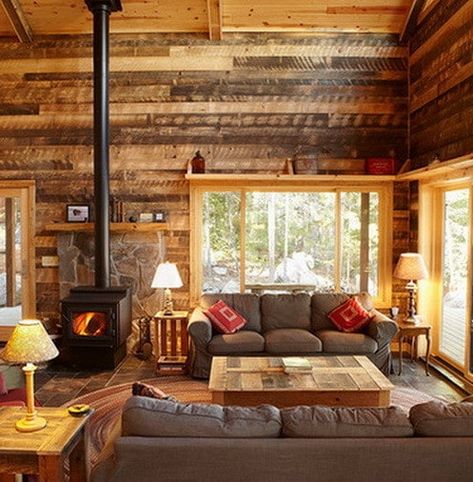 30 DIY Pallet Wall Ideas_26 Lodge Style Living Room, Log Cabin Living, Cabin Living Room, Furnitur Ruang Keluarga, Rustic Home Interiors, Log Cabin Decor, Cabin Interiors, Cabin Living, Rustic Cabin Decor