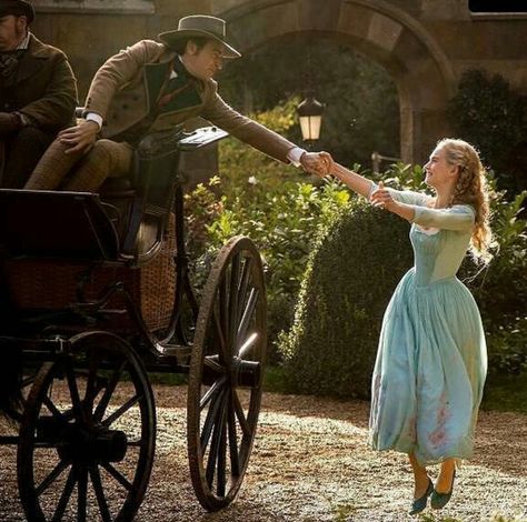 Cinderella Cinderella Live Action, Cinderella Aesthetic, Cinderella 3, Cinderella Movie, Cinderella 2015, Beau Film, Have Courage And Be Kind, Cinderella Dresses, Disney Live Action