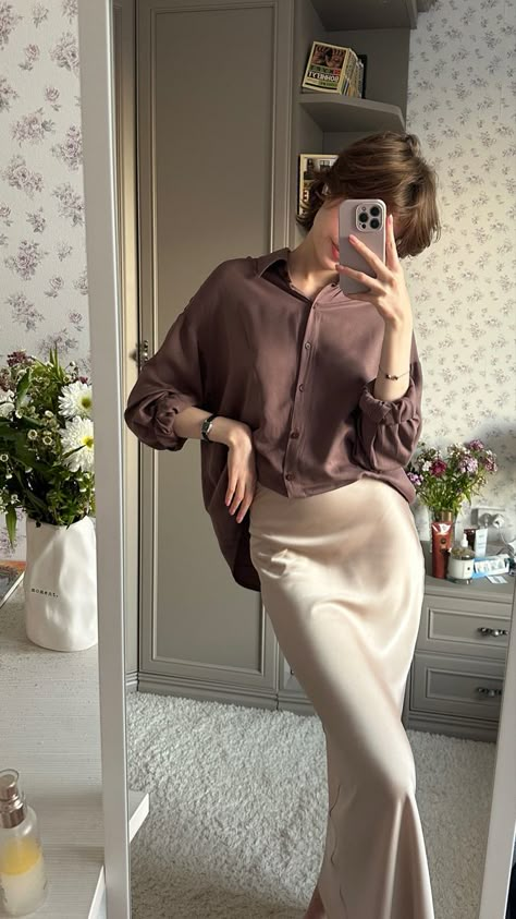 Taupe Outfit, Modest Girly Outfits, Style Parisienne, Modest Outfit Ideas, Red Homecoming Dresses, Aesthetic Outfit, Classic Elegant, Style Mistakes, Girly Outfits