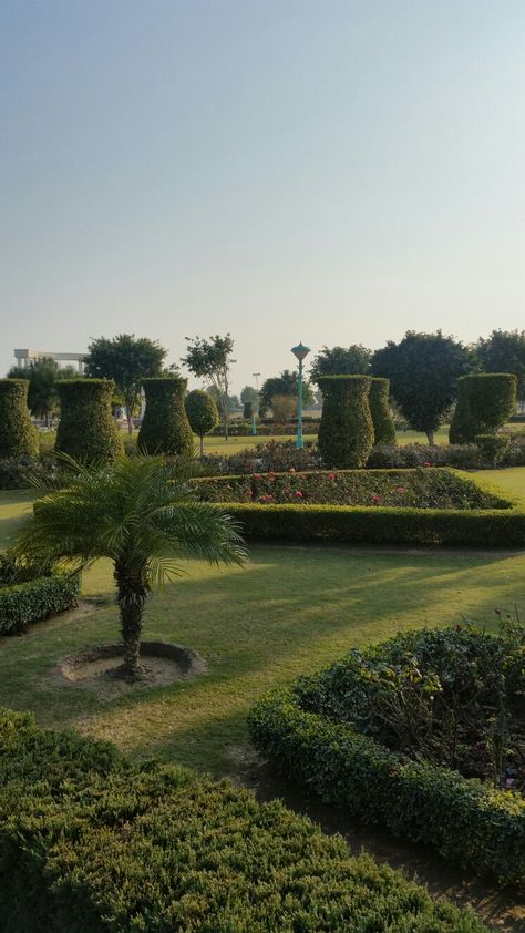 Rose Park Bahria Town Lahore Park Snap, Bahria Town Lahore, South Asian Aesthetic, Pakistani People, Pakistan Culture, Asian Aesthetic, Bahria Town, Snap Ideas, Safari Park