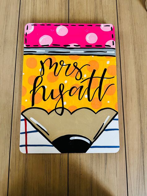 Beautiful hand painted clipboard! This item is perfect for a back to school or end of the year gift for teachers that they will actually use! The design is drawn and painted by me in any colors you chose! I can also do any name, saying, etc. Please be specific in your order! Painting Clipboards Diy, Teacher Appreciation Painting Ideas, Hand Painted Teacher Gifts, Teacher Parking Spot Painting, Painted Clipboard Ideas, Teacher Painting Ideas, Hand Painted Clipboards, Painted Teacher Clipboards, Paintings For Teachers