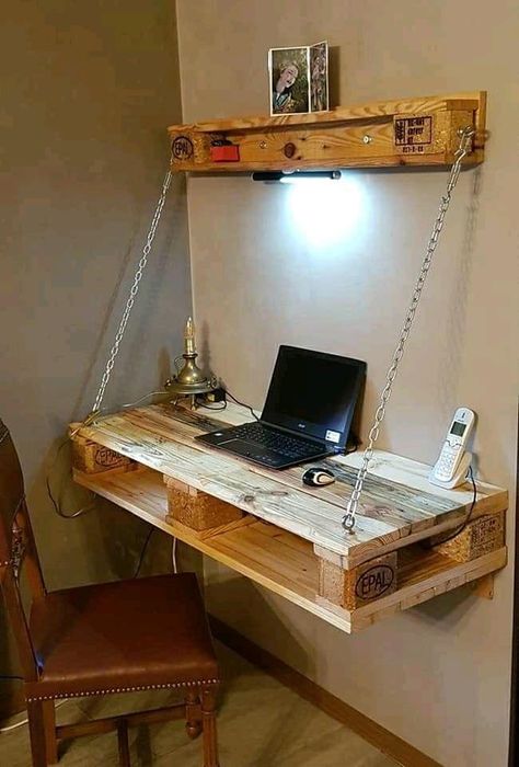 Homemade Desk, Wooden Pallet Crafts, Pallet Desk, Pallet Furniture Plans, Diy Computer Desk, Western Bedroom Decor, Pallet Projects Easy, Woodworking Projects Furniture, Pallet Ideas Easy