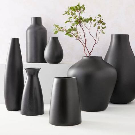 Post Image Jazz Speakeasy, Tropical Victorian, Black Vase With Flowers, Luxe Goth, Black Vases, Black Ceramic Vase, Black And White Vase, Black Pottery, Chinese Porcelain Vase