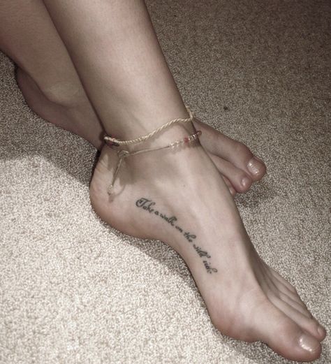 Come And Take A Walk On The Wild Side, Feet Tatoos Woman, Foot Arch Tattoo, Side Of Foot Tattoo, Henna Finger Tattoo, Side Foot Tattoos, Memorial Tattoo Ideas, Chicken Tattoo, Ankle Tat