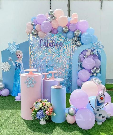 Frozen Birthday Balloon Ideas, Frozen Theme Balloon Decoration, Frozen Birthday Theme Ideas, Frozen Bday Party Decorations, Princess Elsa Birthday Party Ideas, Elsa Frozen 2 Birthday Party Ideas, Birthday Frozen Decorations, Elsa Theme Party, Frozen Theme Birthday Decoration