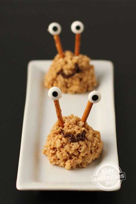 Rice Crispy Monsters, Alien Rice Krispie Treats, Preschool Recipes, Monster Snacks, Silly Monsters, Monster Treats, Healthy Party Food, Bored Kids, Rice Krispy