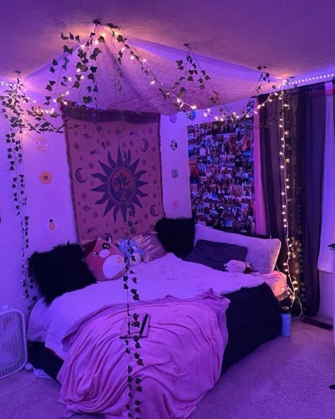 Neon Bedroom, Hippy Room, Neon Room, Chill Room, Retro Room, Indie Room Decor, New Room Ideas, Indie Room, Cute Bedroom Decor