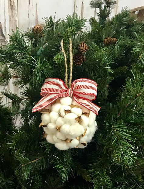 Farmhouse Christmas Tree Ideas, Christmas Tree Yarn, Burlap Christmas Ornaments, Wine Cork Christmas Tree, Mountain Christmas, Christmas Ornament Diy, Christmas Ornaments Decor, Cork Christmas Trees, Xmas Projects