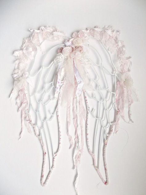 Lace Angel Wings, Shabby Chic Angel Wings, Wings Tutorial, Diy Angel Wings, Shabby Chic Office, Shabby Chic Wall Decor, Shabby Chic Living, Chic Wall Art, Chic Bedding