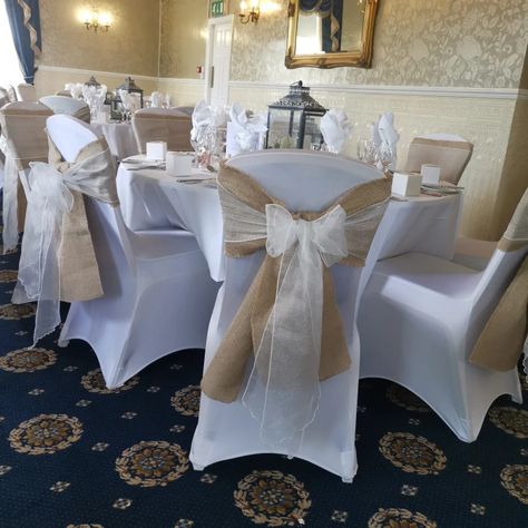 Rustic vibes for this wedding breakfast. Hessian with white organza bows. Lilac Wedding Themes, Hessian Wedding, Rustic Farm Wedding, Wedding Decor Ideas, Lilac Wedding, Teal Wedding, Rustic Weddings, Wedding Breakfast, Farm Wedding