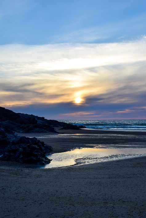 Four Places To Stop On The North Cornish Coast For A Fantastic View - Rachel Phipps Nice Views Beautiful Places, Daisy Darker, Nature Asthetics, Beach Reference, Cornish Summer, Beaches Aesthetic, Polzeath Cornwall, British Beach, Spring Footwear