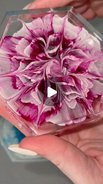 Resin Flower Coasters, Diy Resin Tutorial, Diy Resin Flowers, Diy Resin Coasters, Working With Resin, Coasters Resin, Art For Kids Hub, Amazing Resin, How To Make Resin