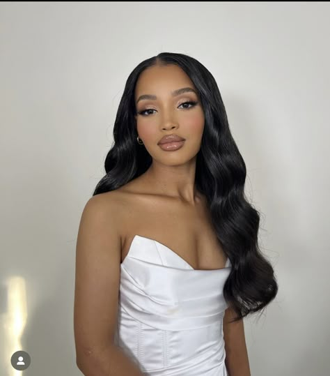 Wedding Hairstyle Middle Part, Long Wavy Formal Hairstyles, Bridal Hair Down Black Women, Middle Parting Wedding Hair, Medium Hair Curls Wedding, Black Brides Hairstyles With Veil, Bridal Hair Mixed Women, Bridal Hairstyles Middle Part, Bridal Hair Black Women Brides