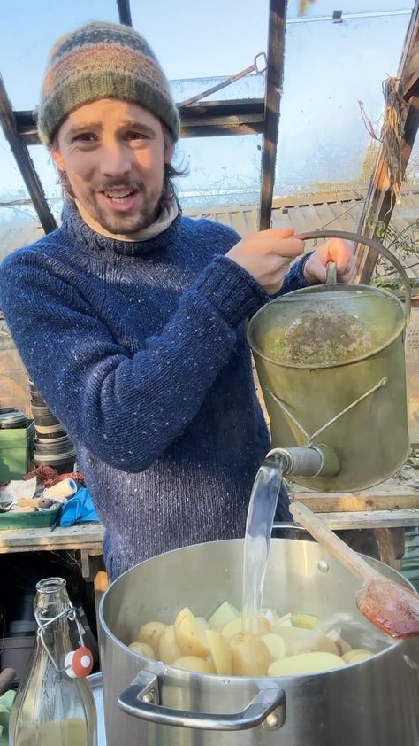 Julius Roberts | Soup season! This one is special. Chorizo, leek and potato soup. An absolute staple at home, we make it almost weekly. Again just three key… | Instagram Chorizo Stew, Chorizo Soup, Leek And Potato Soup, Leek And Potato, Bread Spread, Chorizo And Potato, Potato Leek Soup, Leek Soup, Soup Season