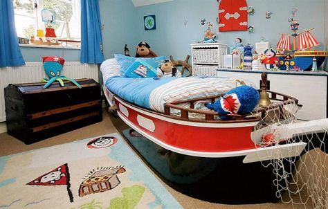 Pirate Themed Bedroom Idea Ship Bed, Pirate Bedroom Theme, Pirate Ship Bed, Kids Bedroom Themes, Pirate Bedroom, Boat Bed, Kids Bed Design, Design Ložnic, Cool Kids Rooms