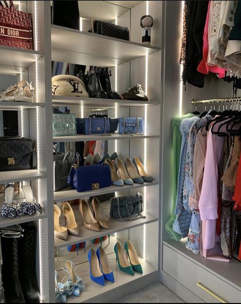 Big Luxury Closet, Fashion Closet Aesthetic, Jacket Closet, Closet Full Of Clothes, Designer Closet, Full Closet, Big Closet, Spring Bright, Dream Closet Design