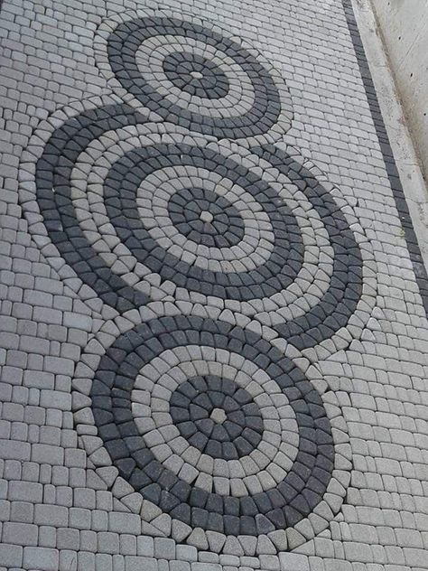 Tuff Tiles Design, Parking Tiles Design, Stone Mosaic Floor, Beach House Garden, Pavement Design, Garden Pavers, Paving Pattern, Paving Ideas, Paver Designs